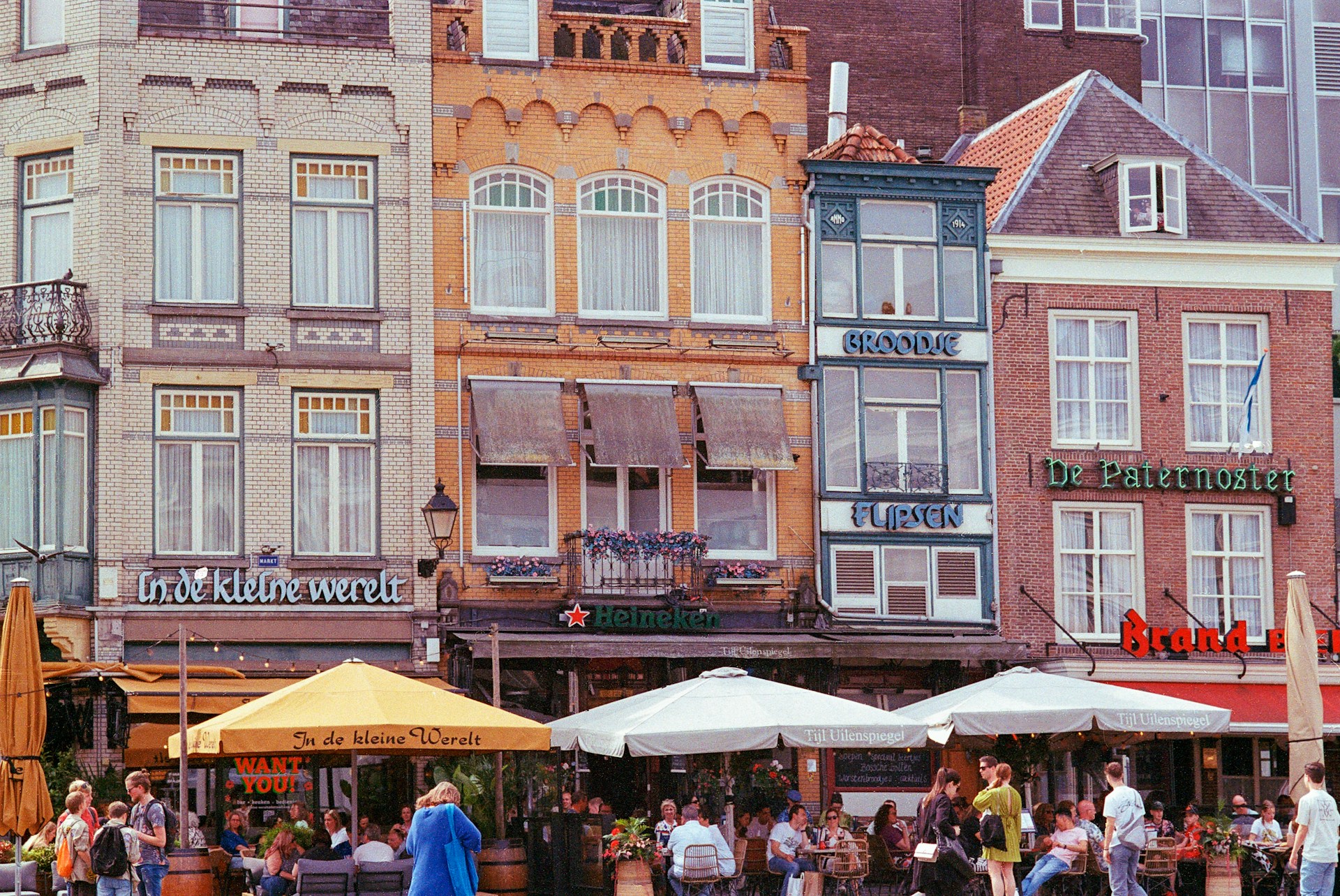 Den-Bosch-Netherlands-artists-eyes-DItfHzjde-w-unsplash