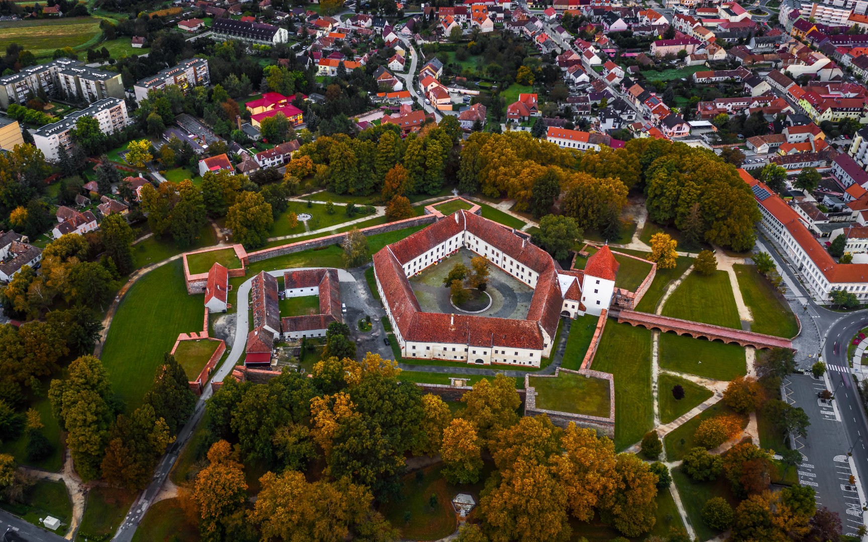 Nádasdy-Castle-Sárvár-Hungary-Depositphotos_450678292_XL (Large)
