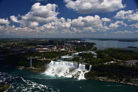 Niagara Falls Canada Tours vs USA Tours: Which Side Offers the Better Experience?