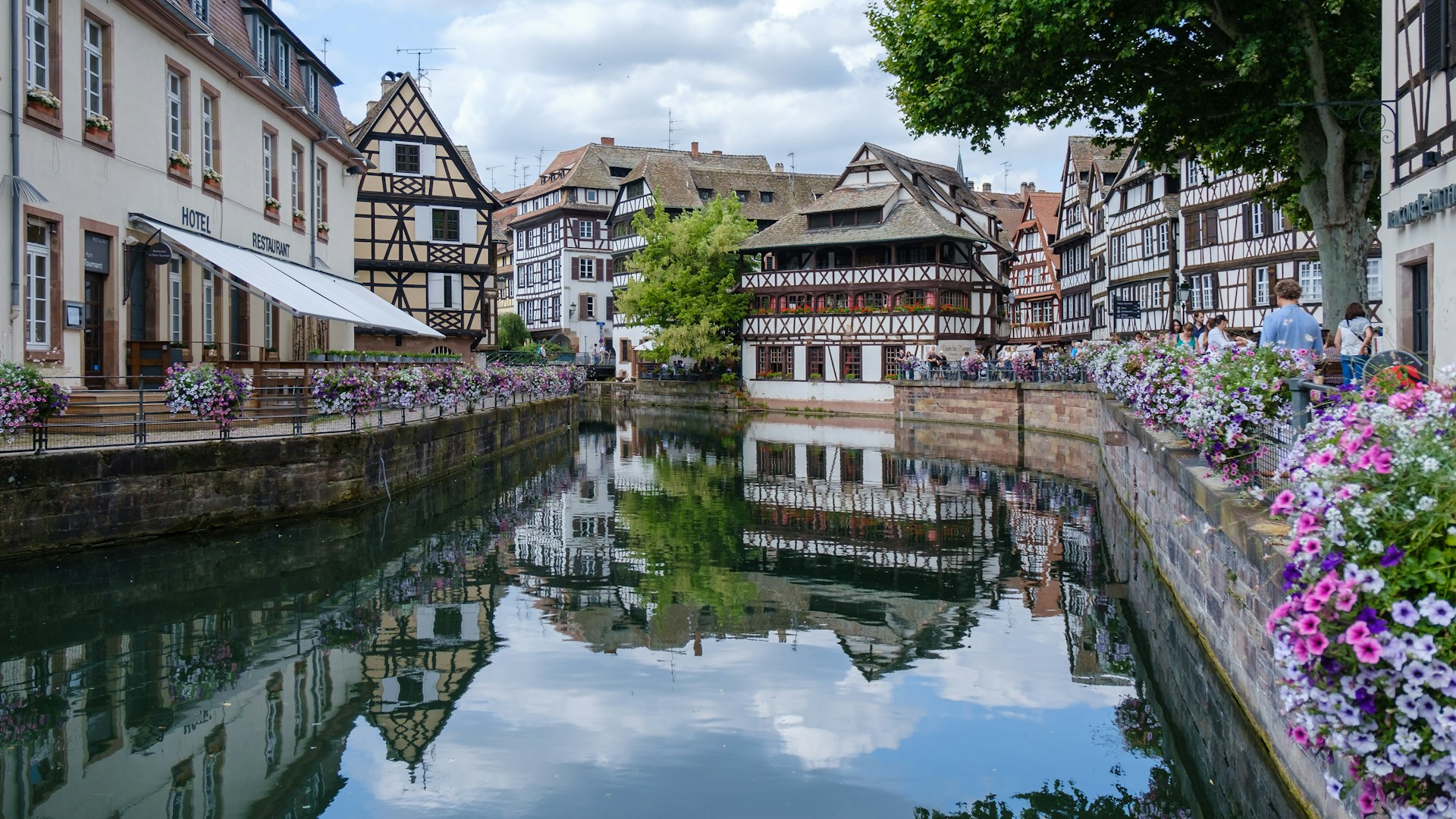 strasbourg-france-patrick-robert-doyle-xuVpSFtDZhI-unsplash