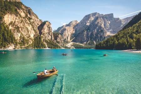 Traveling Solo? Here’s How People Stay Entertained at Night