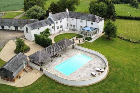 Learn Spanish at Maison Lingua Signature Escape in UK