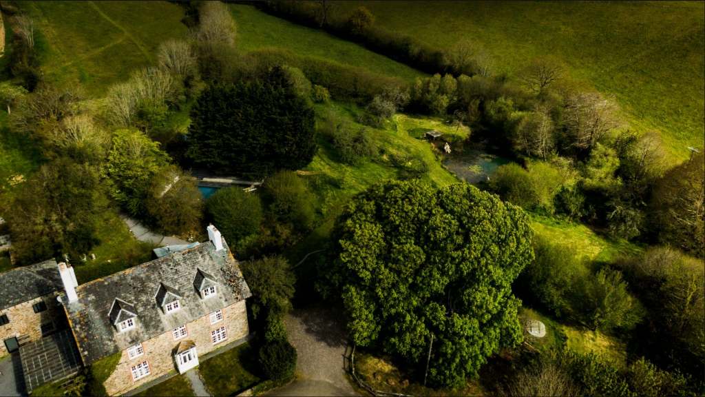 Aerial view of Manor, Swimming Pool and Lily Pond at ANRÁN - CREDIT EDWIN HO