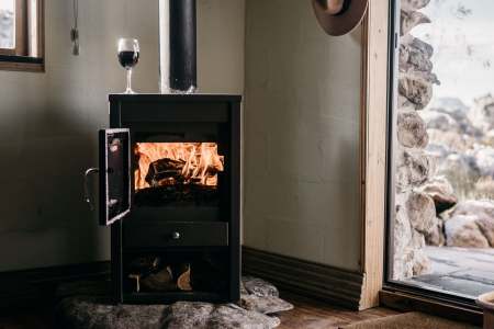 Why Do Wood-Heated Mountain Cabins Feel So Special in Winter?