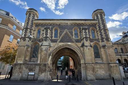 Uncovering a Bayeux Tapestry, Banksy and Wilde in Reading
